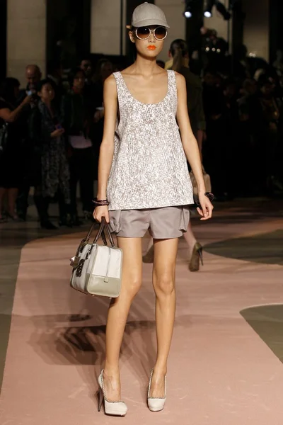 Look 11